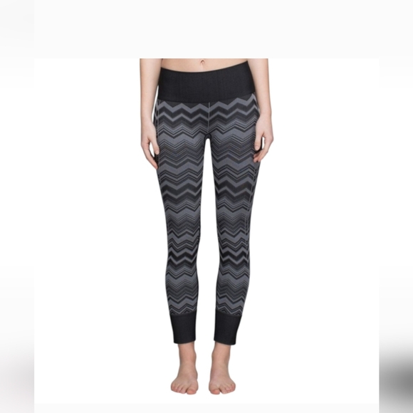 LULULEMON Ebb To Street Gray Chevron Compression Tight - Picture 1 of 7